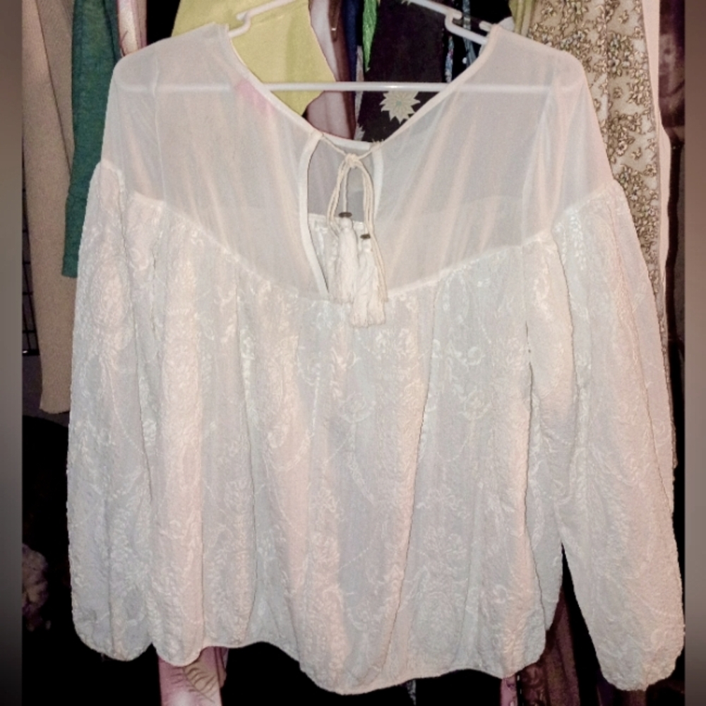 In Trebd Elegant White Lace Women's Top